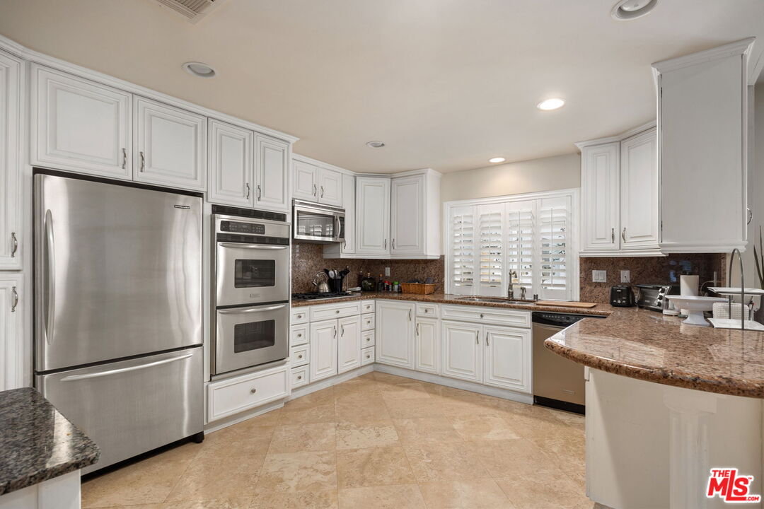 18135 Burbank Blvd Unit: 8