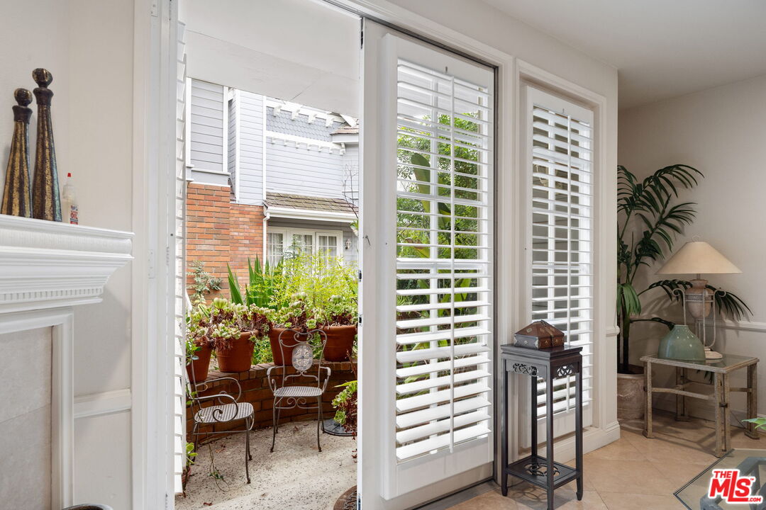 18135 Burbank Blvd Unit: 8