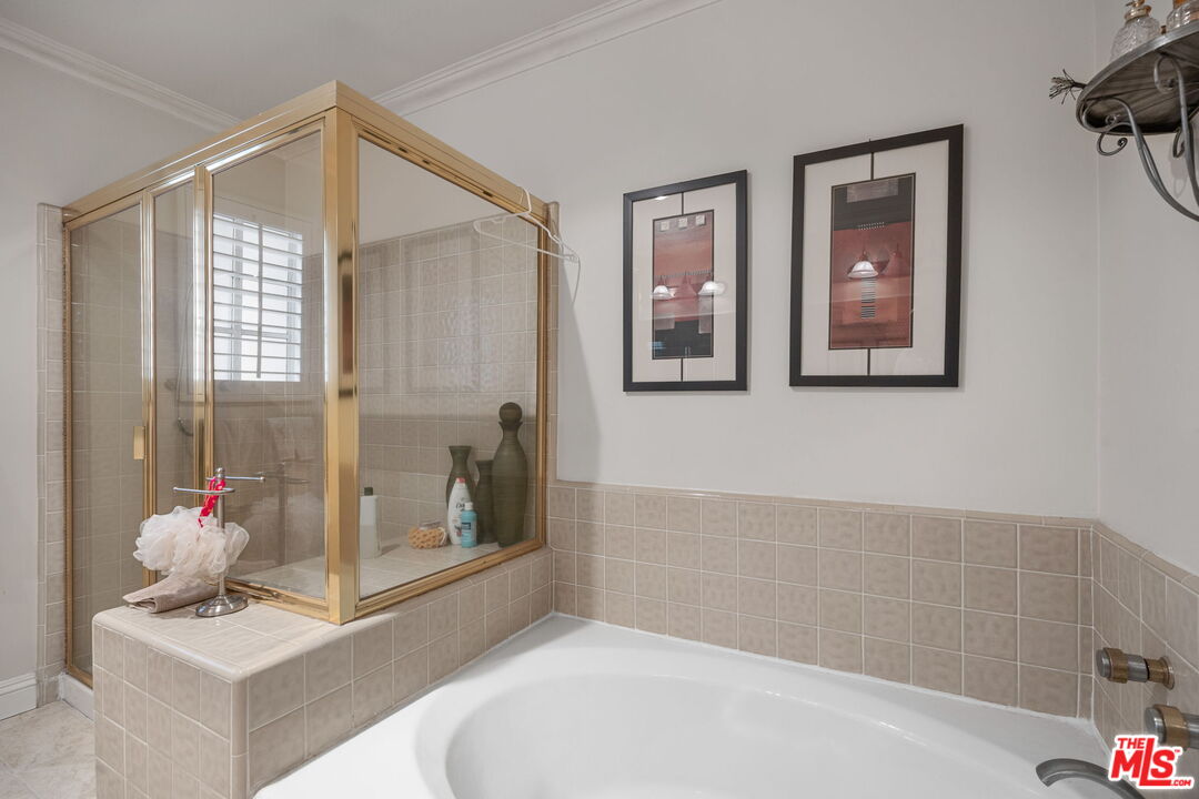 18135 Burbank Blvd Unit: 8