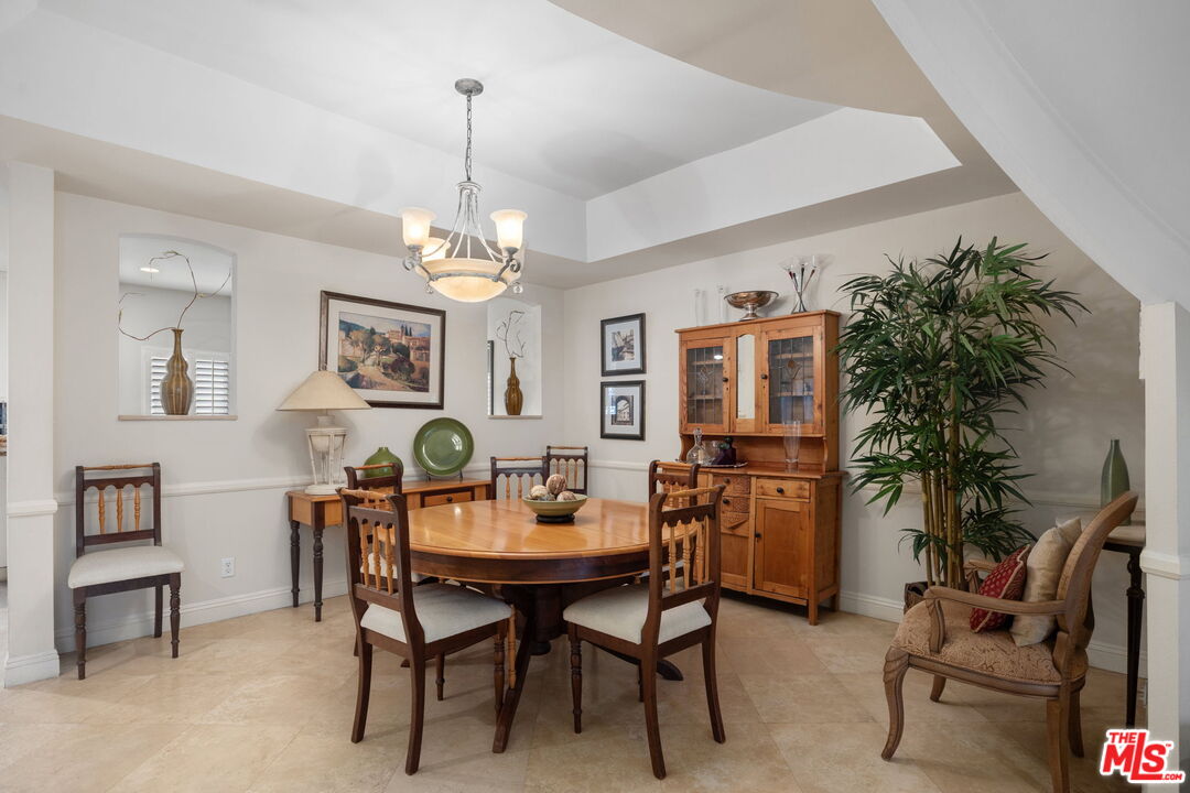 18135 Burbank Blvd Unit: 8