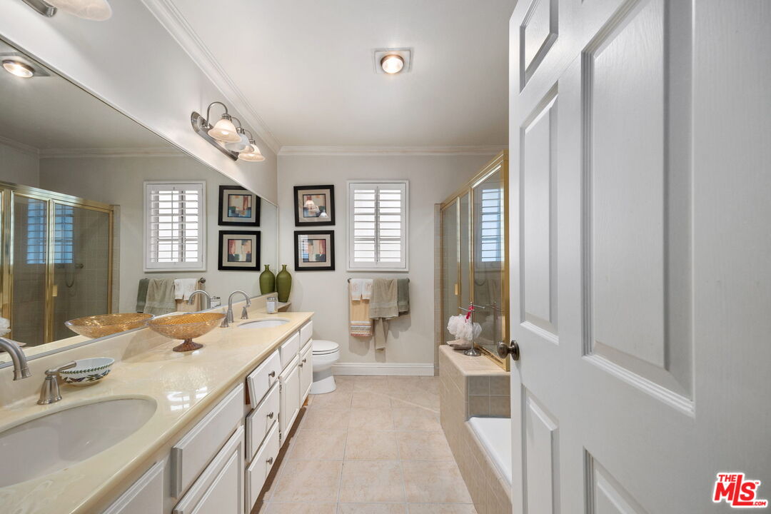 18135 Burbank Blvd Unit: 8