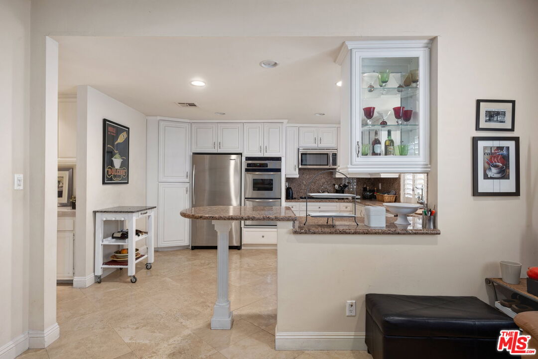 18135 Burbank Blvd Unit: 8