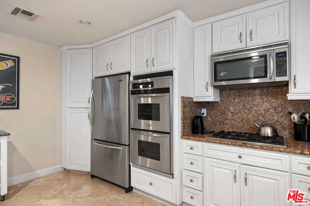 18135 Burbank Blvd Unit: 8