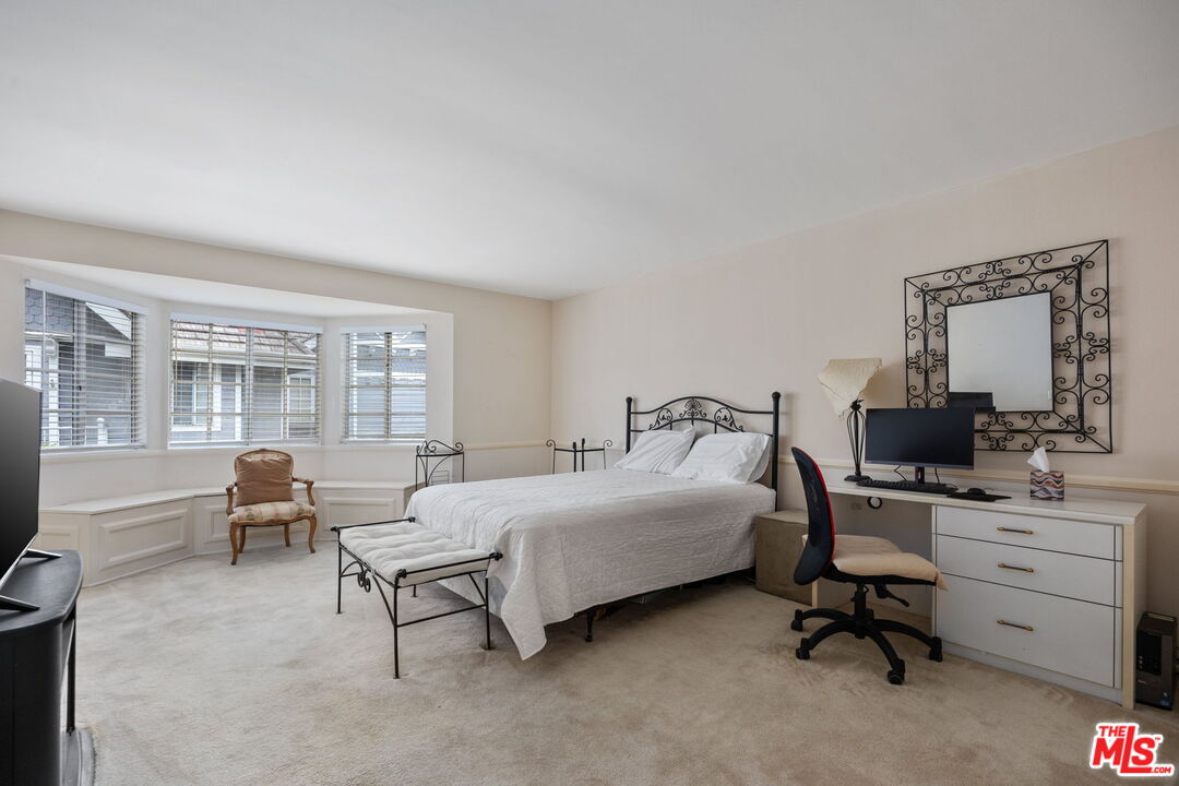 18135 Burbank Blvd Unit: 8