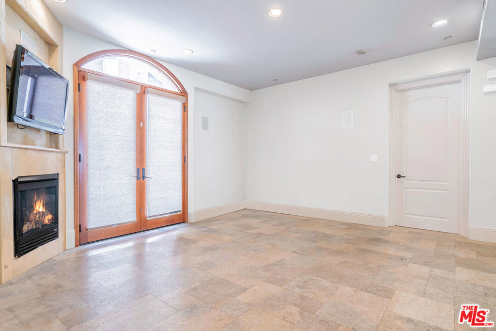 16123 W Sunset Boulevard 305