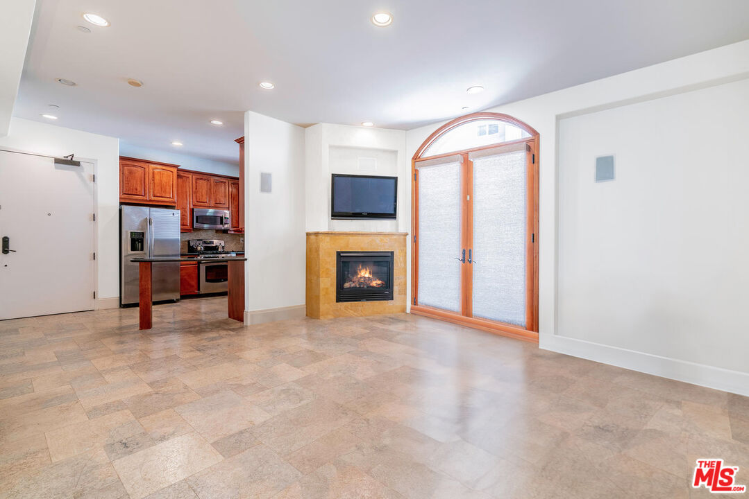 16123 W Sunset Blvd Unit: 305