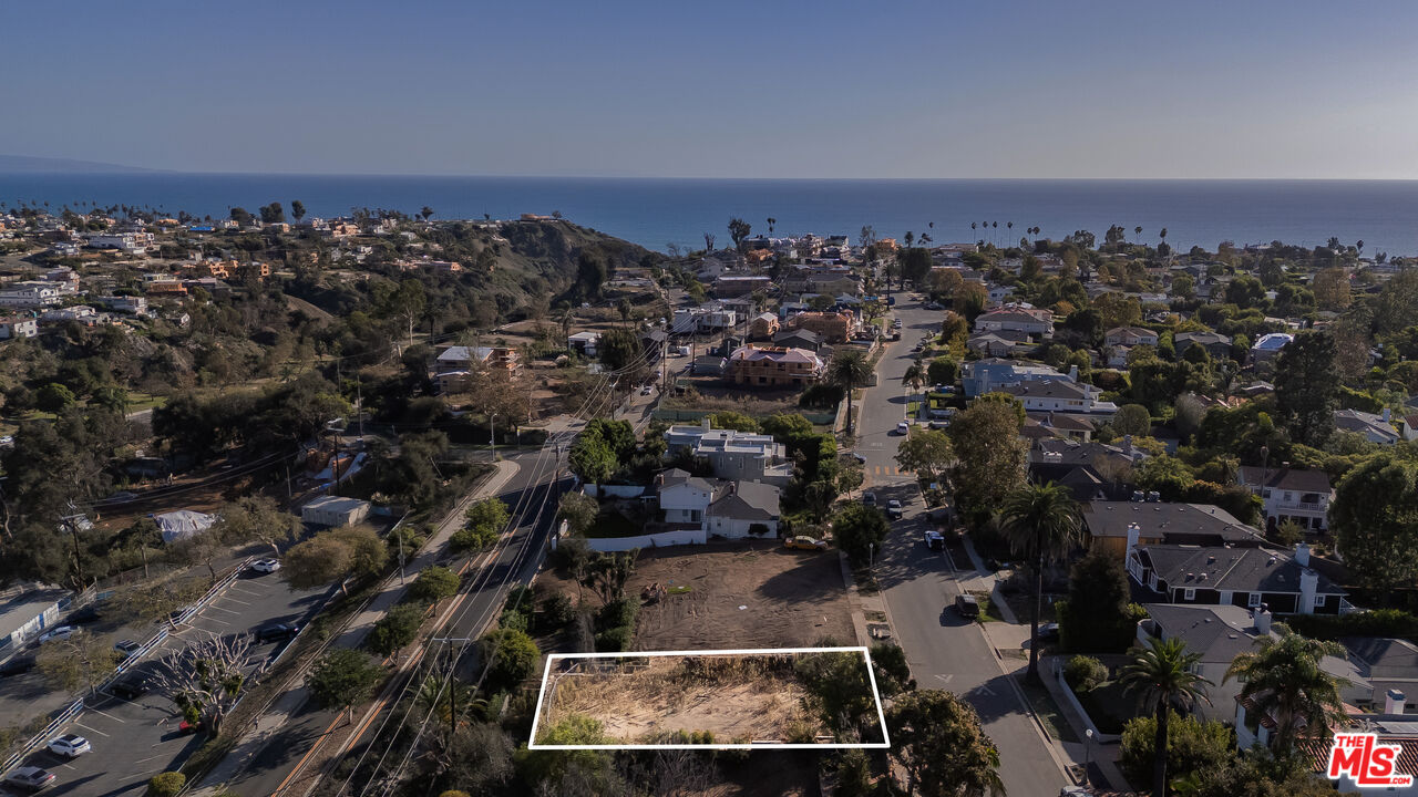 716 El Medio Ave
