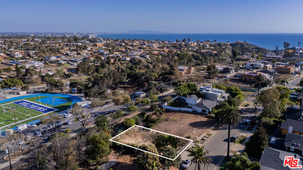 716 El Medio Ave