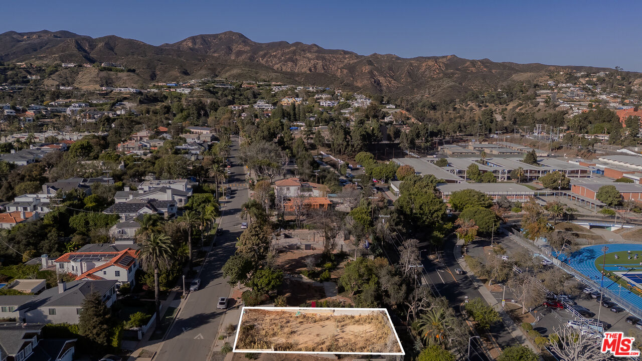716 El Medio Ave