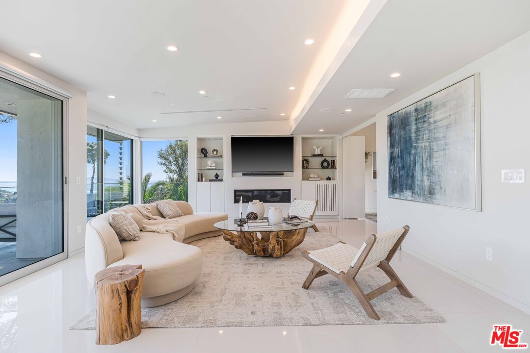 822 El Oro Ln