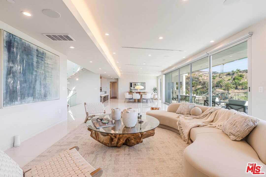 822 El Oro Ln