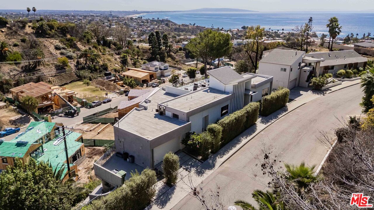 822 El Oro Ln