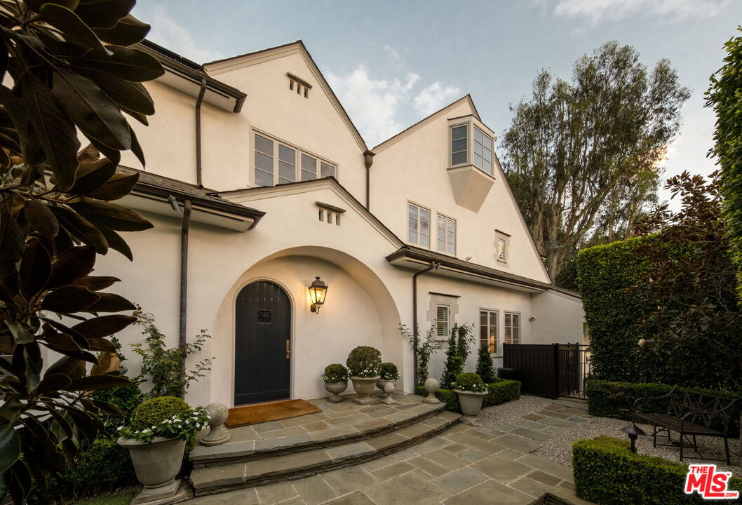 13700 Romany Dr