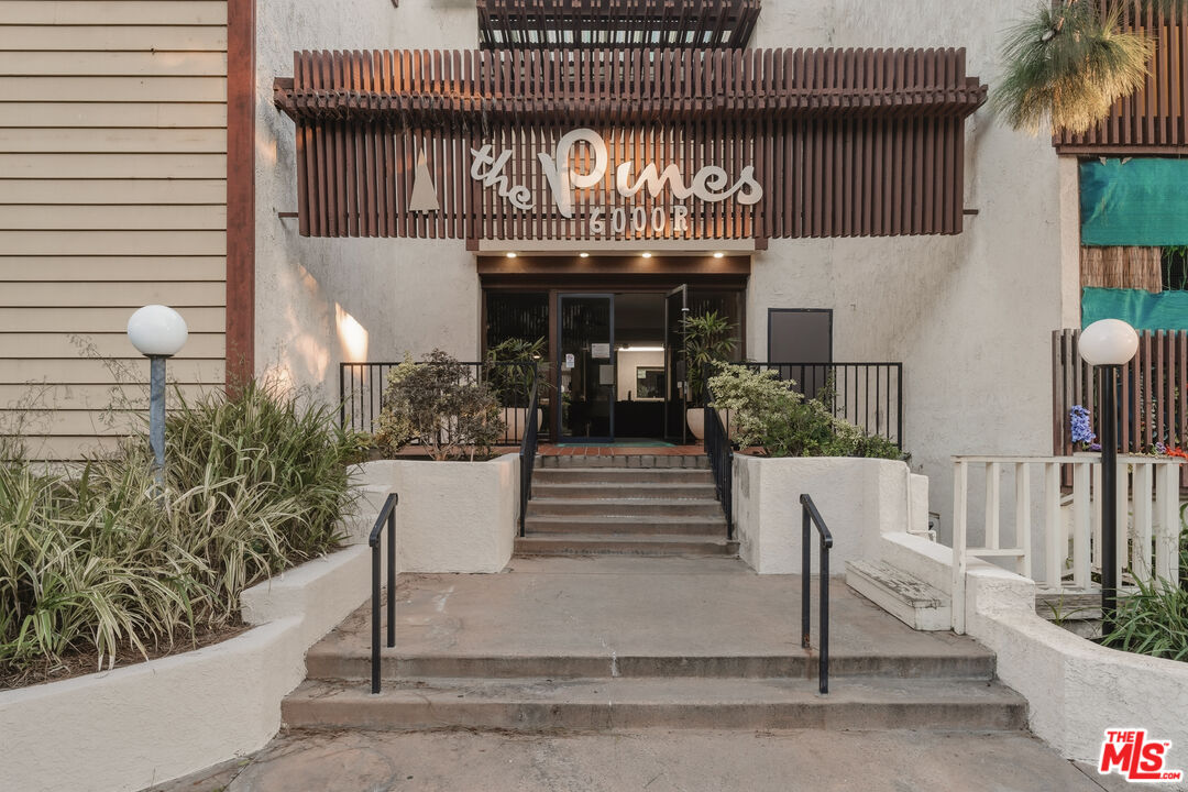 6050 Canterbury Dr Unit: F121