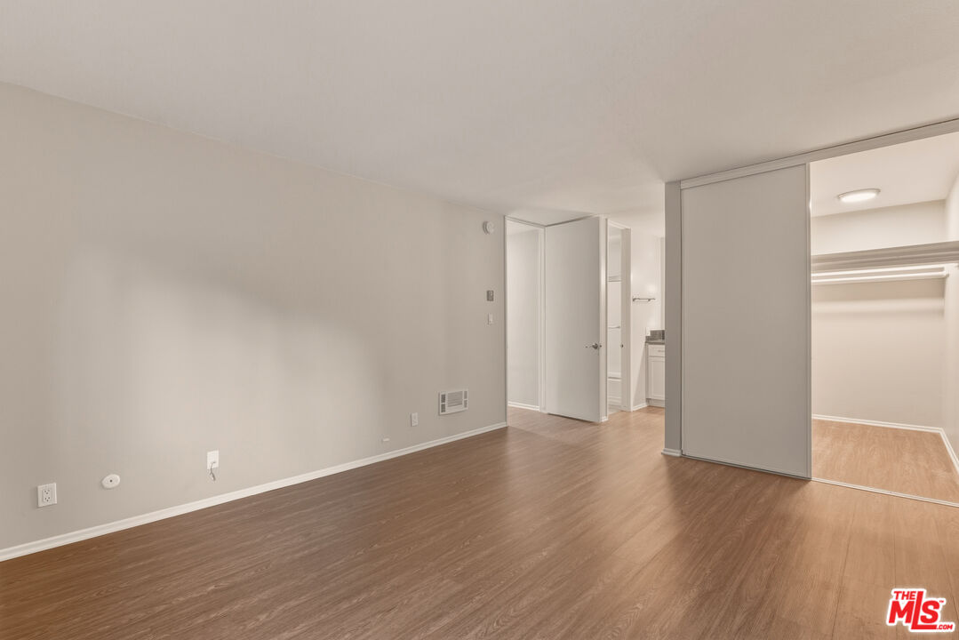 6050 Canterbury Dr Unit: F121