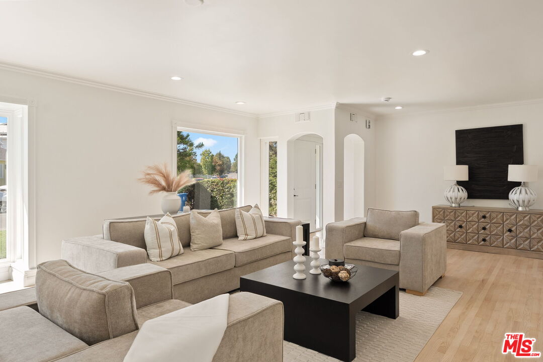 4640 Laurelgrove Ave