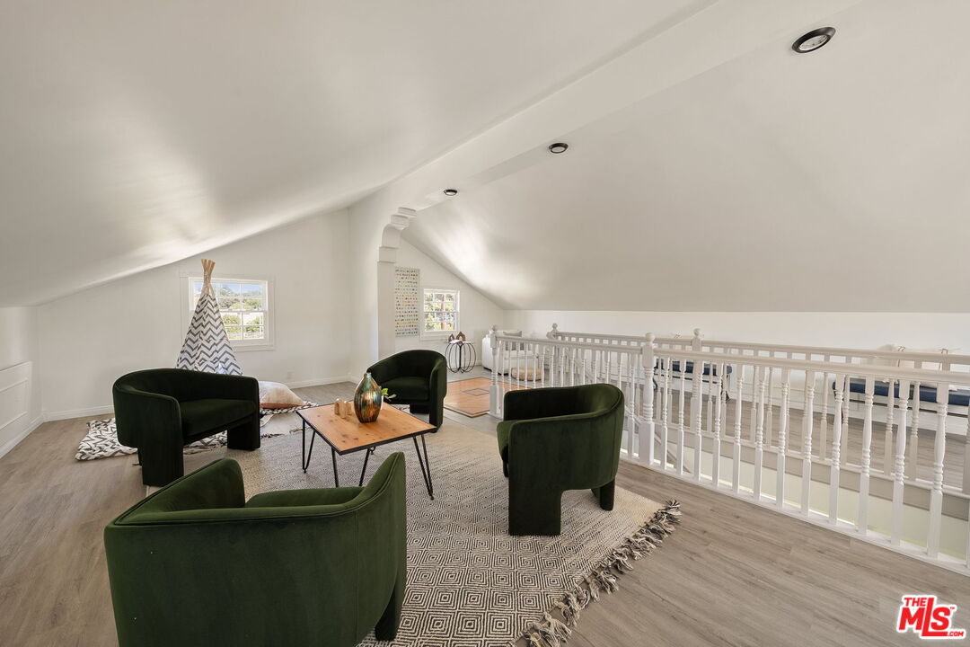 4640 Laurelgrove Ave