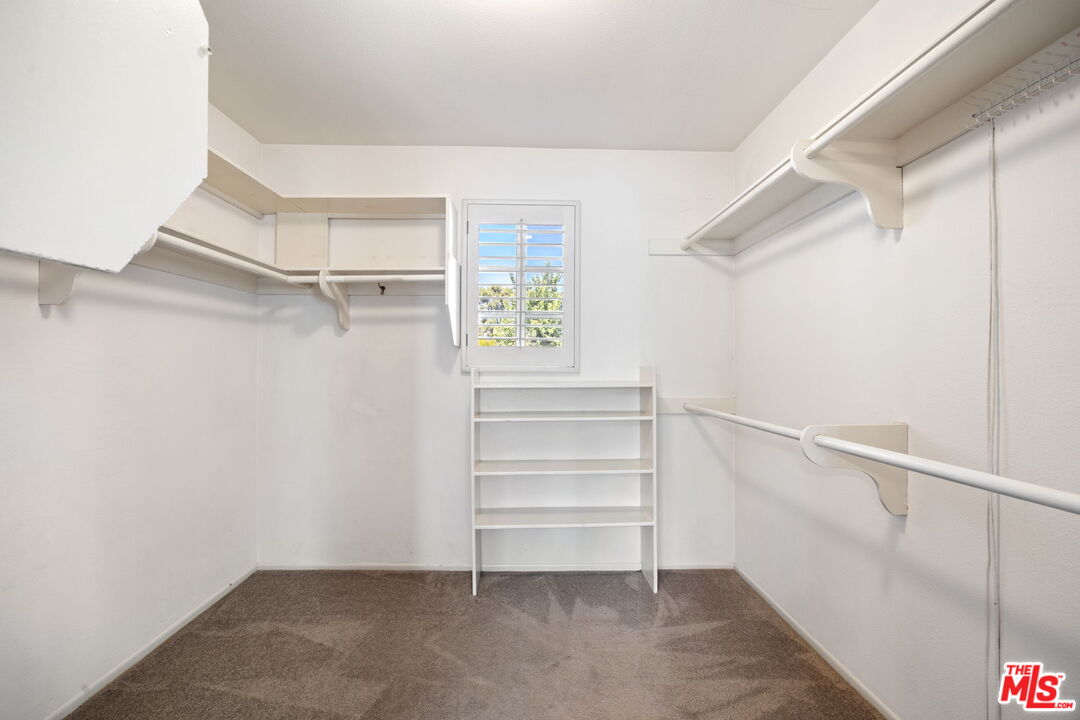 18135 Burbank Blvd Unit: 6