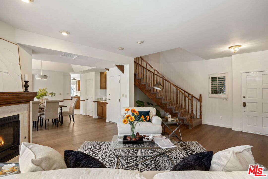 18135 Burbank Blvd Unit: 6