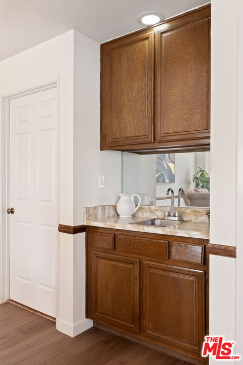 18135 Burbank Blvd Unit: 6