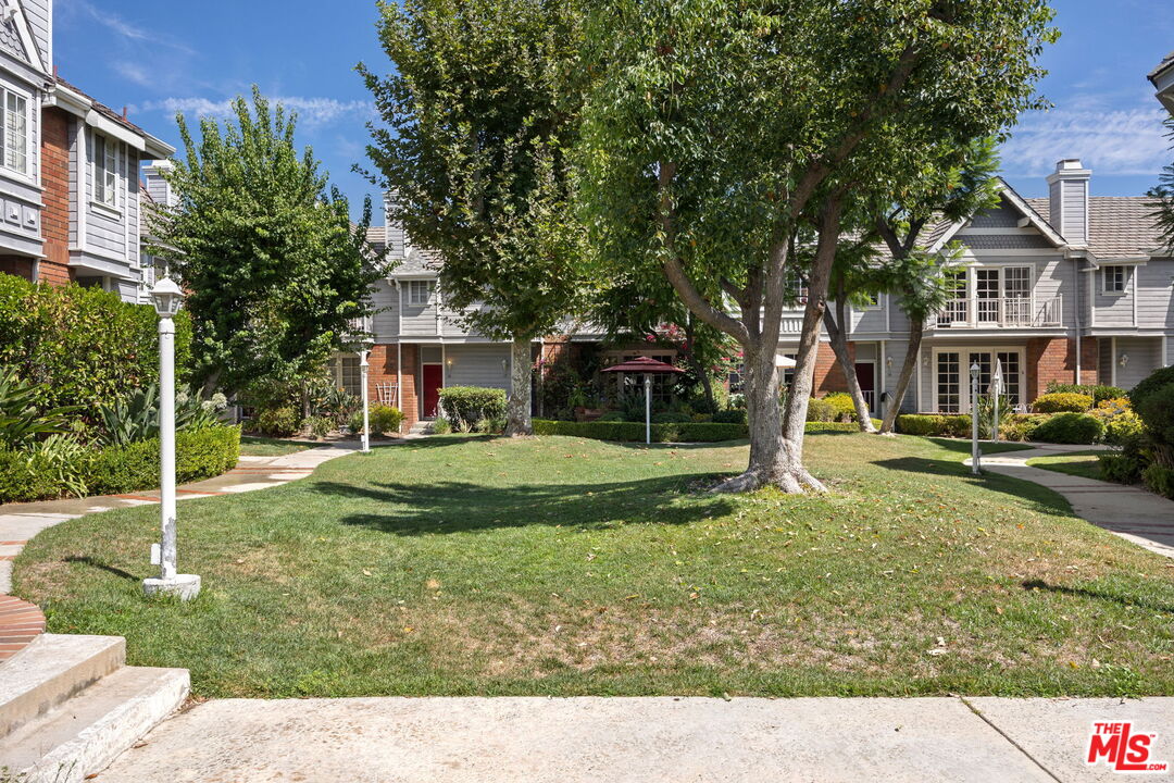 18135 Burbank Blvd Unit: 6