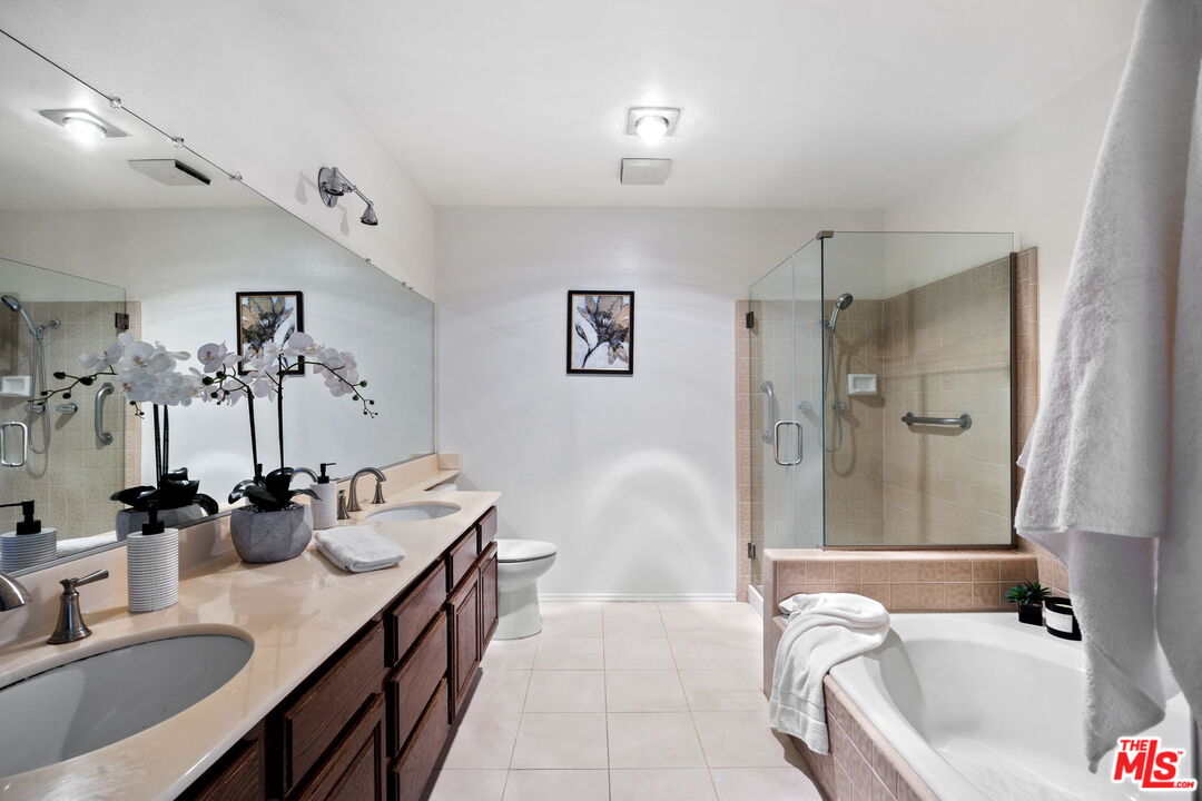 18135 Burbank Blvd Unit: 6