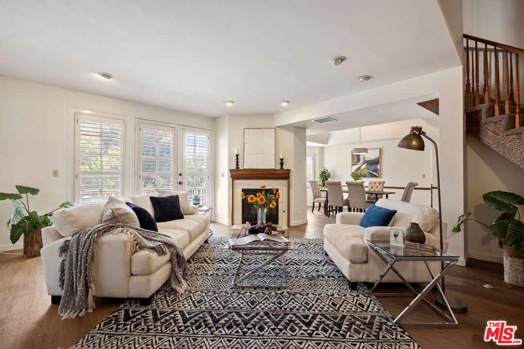 18135 Burbank Blvd Unit: 6