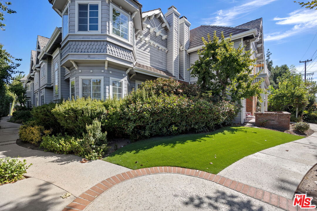 18135 Burbank Blvd Unit: 6