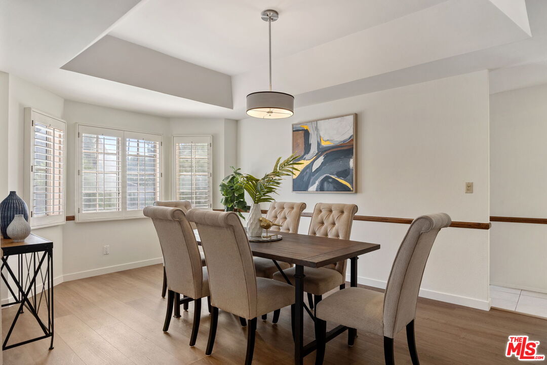 18135 Burbank Blvd Unit: 6