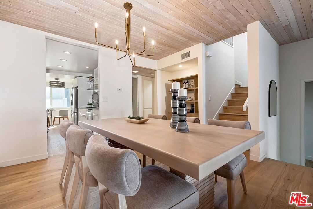 1534 Palisades Dr
