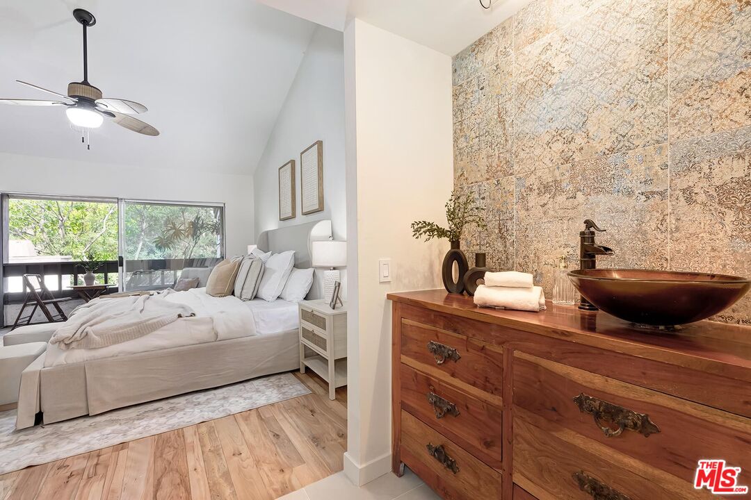 1534 Palisades Dr