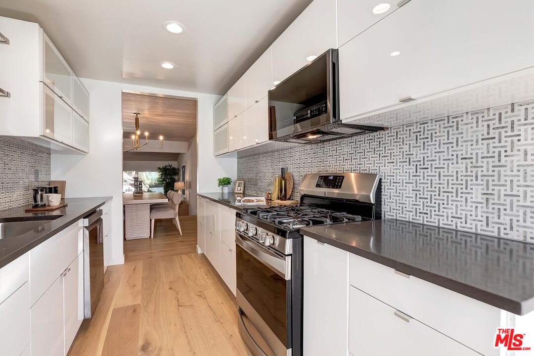 1534 Palisades Dr