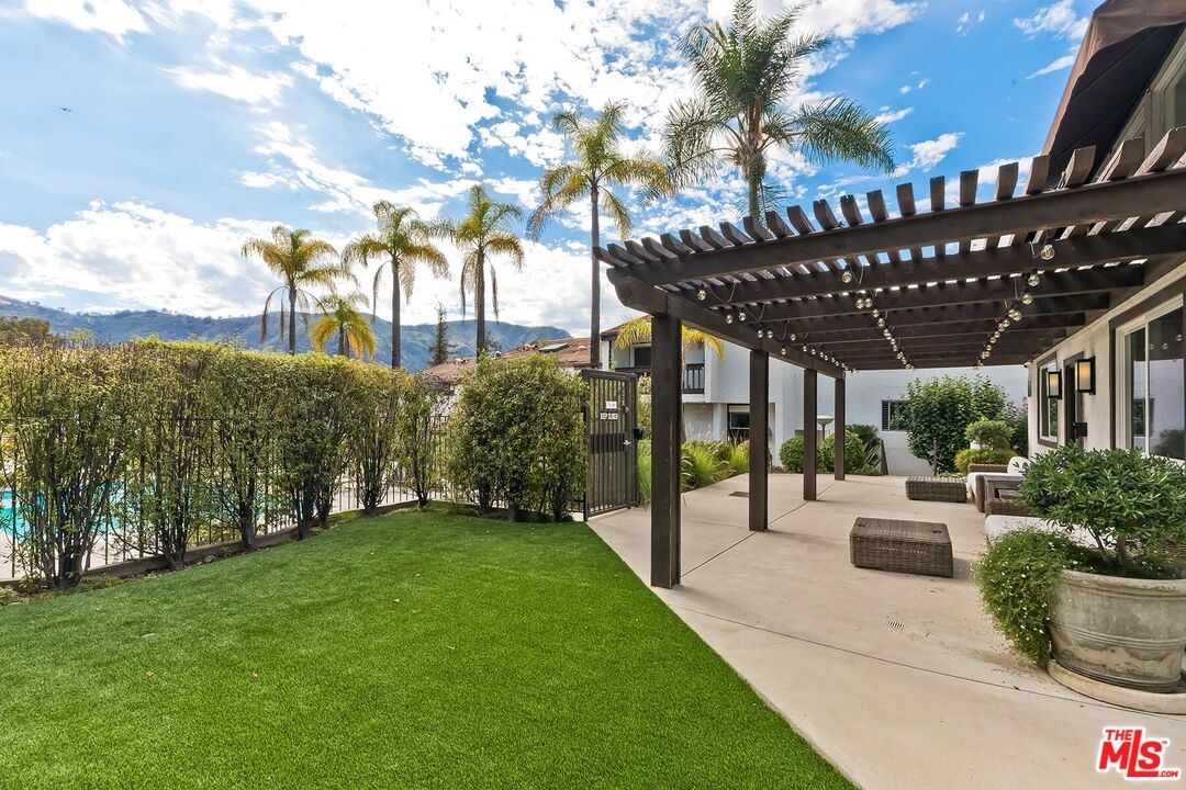 1534 Palisades Dr