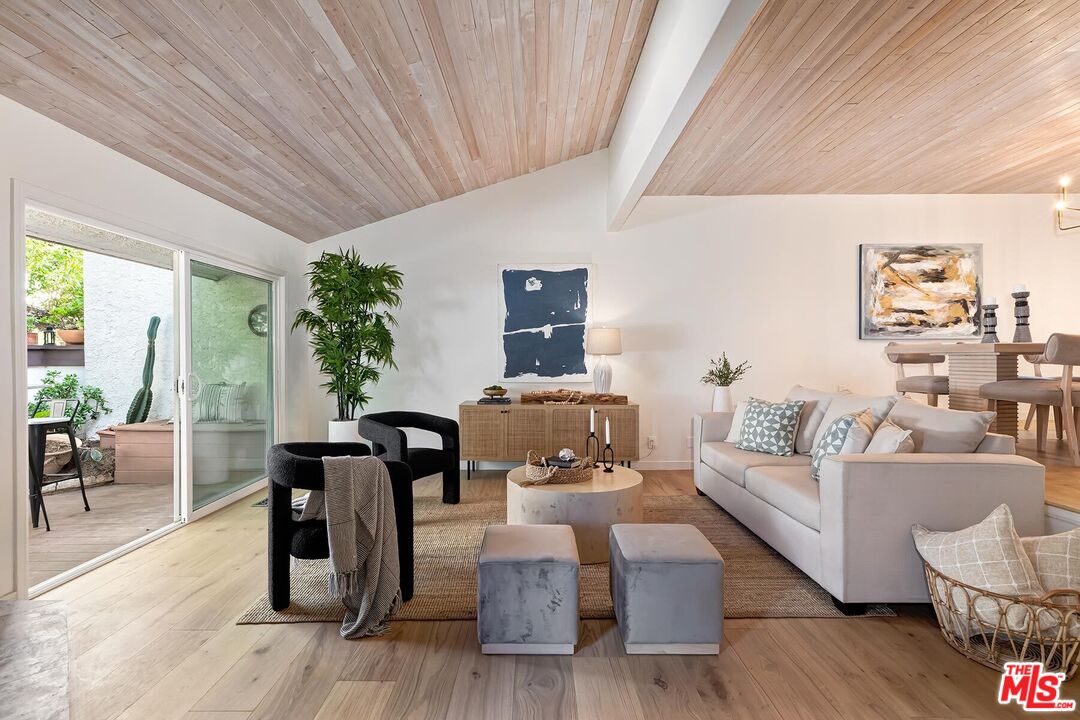 1534 Palisades Dr