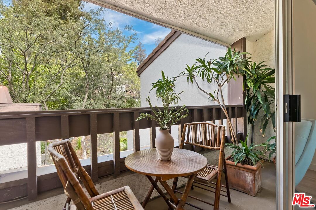 1534 Palisades Dr