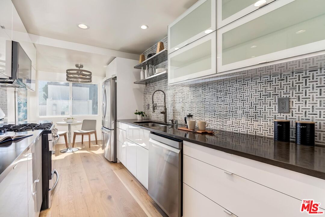 1534 Palisades Dr