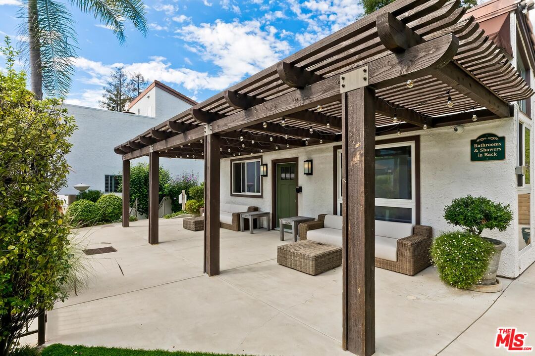 1534 Palisades Dr