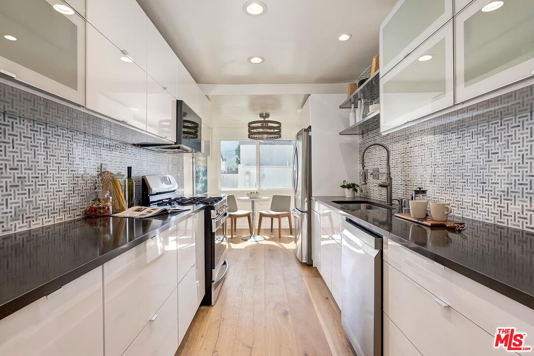 1534 Palisades Dr