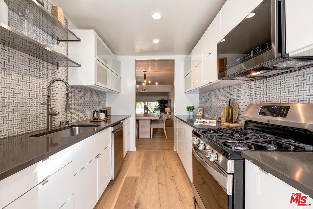 1534 Palisades Dr