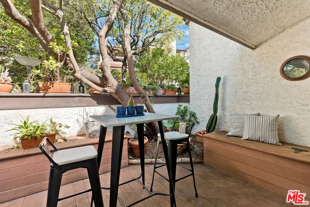 1534 Palisades Dr