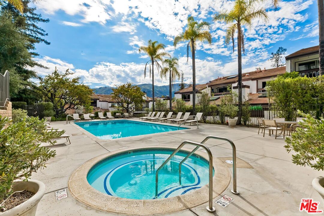 1534 Palisades Dr