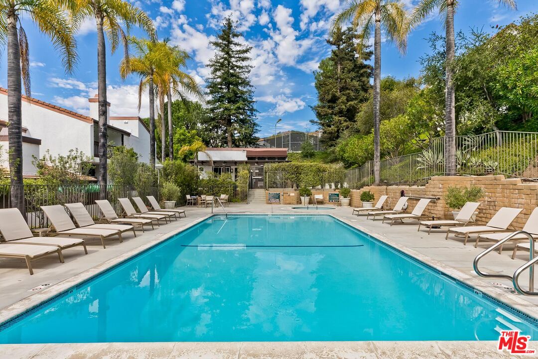 1534 Palisades Dr
