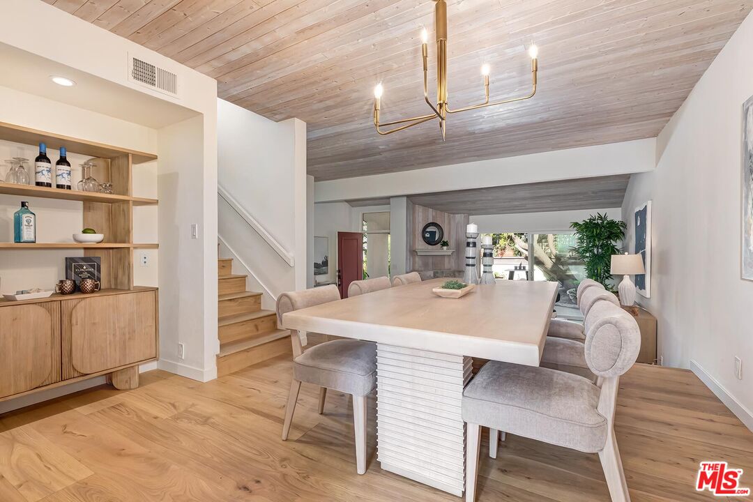 1534 Palisades Dr