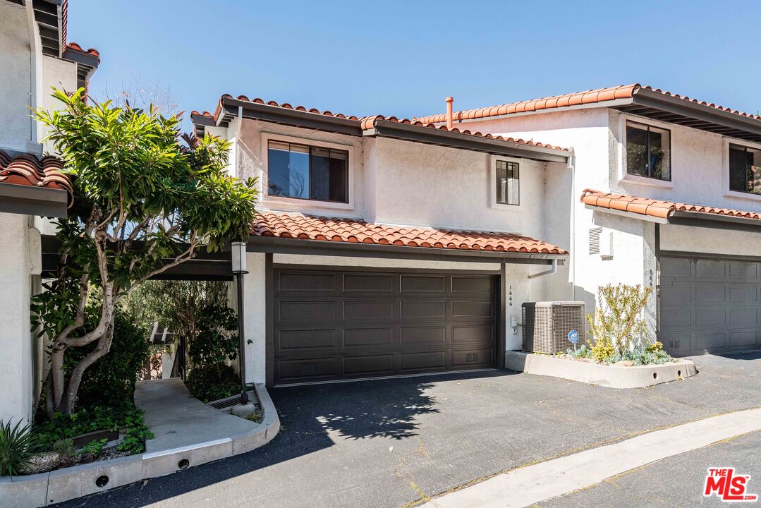 1666 Michael Ln