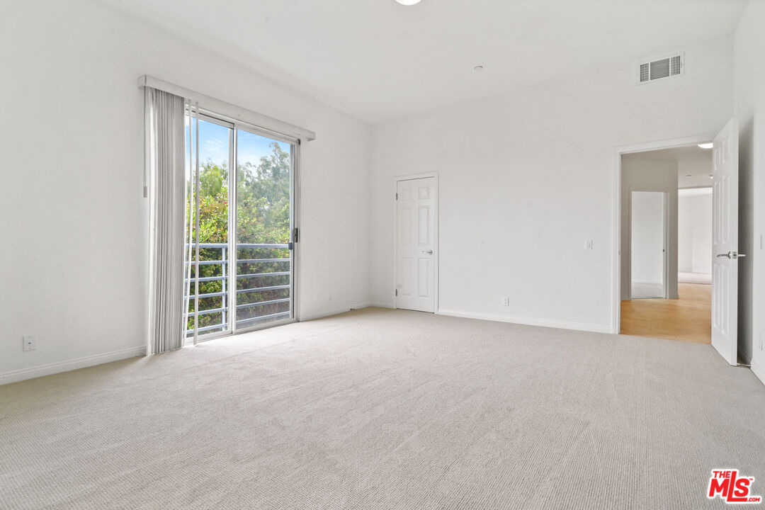 1325 ARIZONA AVE Unit: 201