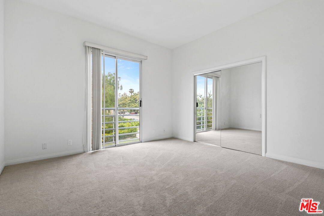 1325 ARIZONA AVE Unit: 201