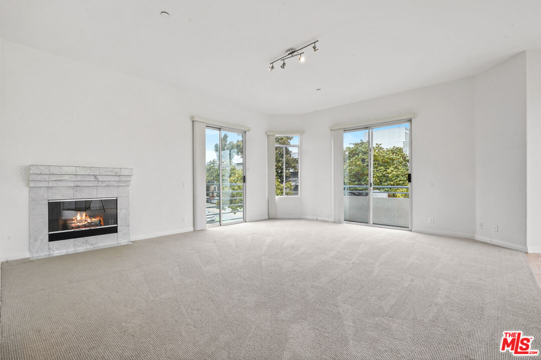 1325 ARIZONA AVE Unit: 201