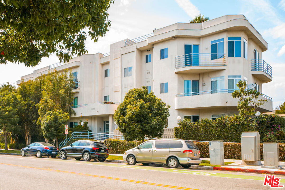 1325 ARIZONA AVE Unit: 201