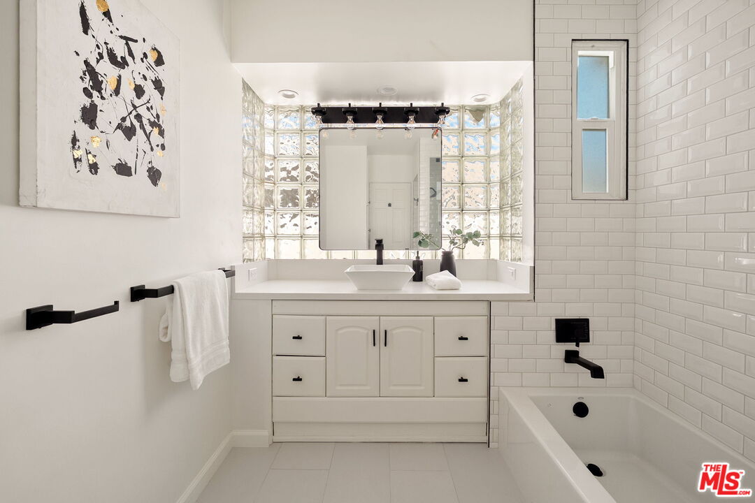 4640 Laurelgrove Ave