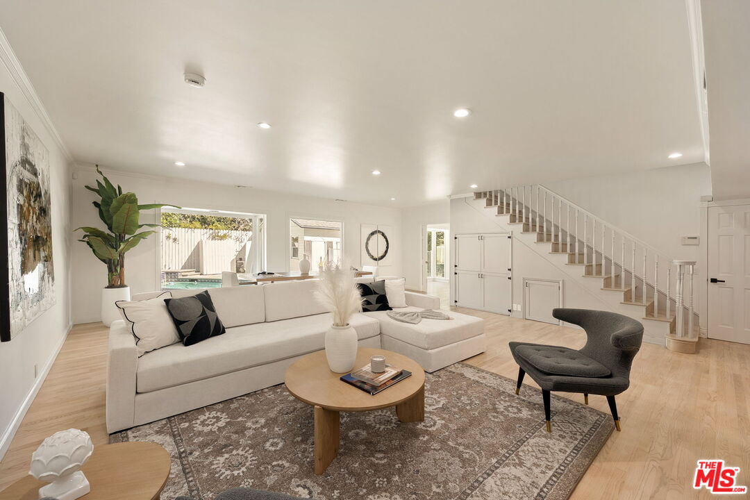 4640 Laurelgrove Ave